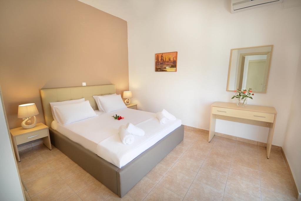 Villa Silvia By Andrian Villas Kalamitsion Alexandrou Ruang foto